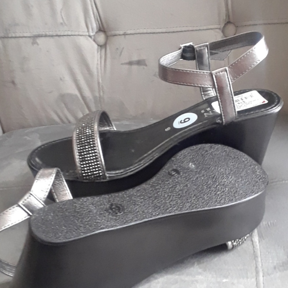 Shoes - Picture 2 of 3
